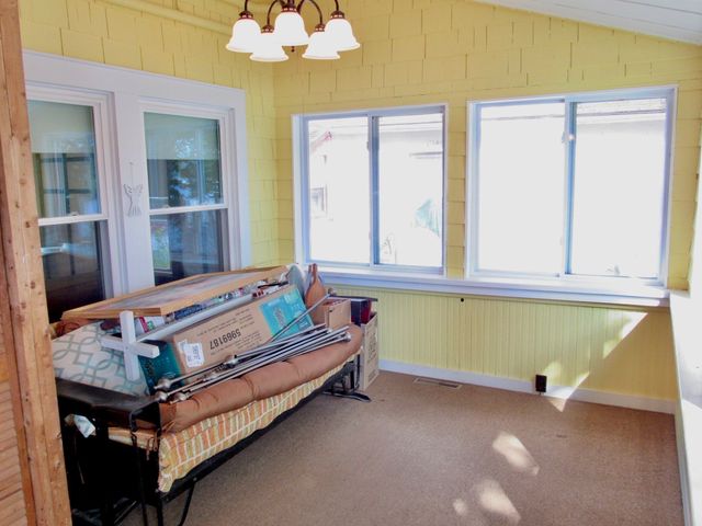 8 Union Rd, Wales, MA 01081