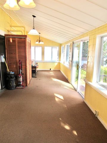 8 Union Rd, Wales, MA 01081