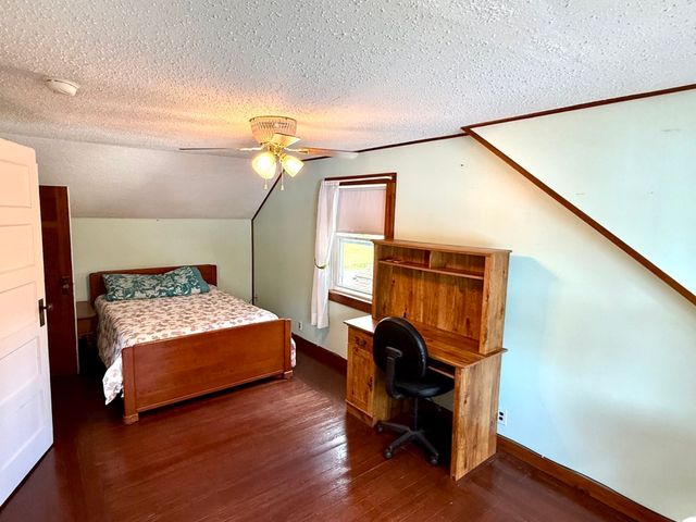 8 Union Rd, Wales, MA 01081