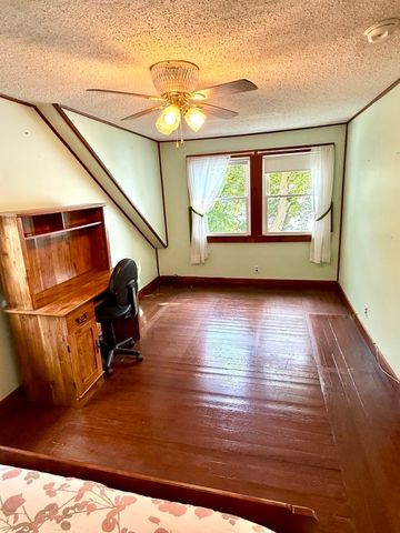 8 Union Rd, Wales, MA 01081