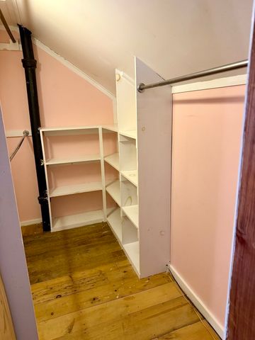 8 Union Rd, Wales, MA 01081