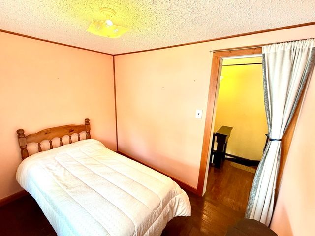 8 Union Rd, Wales, MA 01081