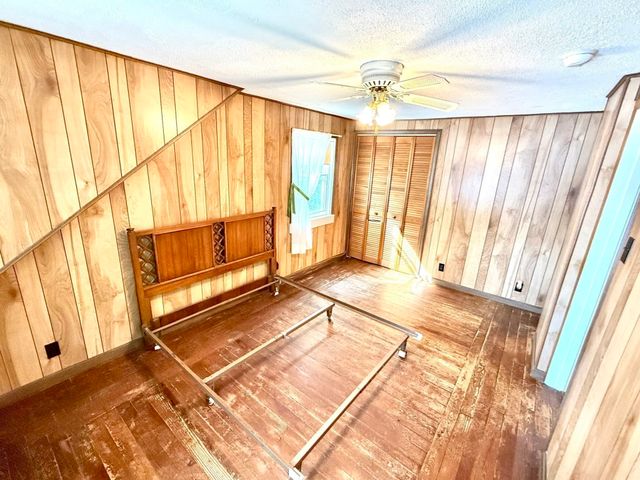 8 Union Rd, Wales, MA 01081