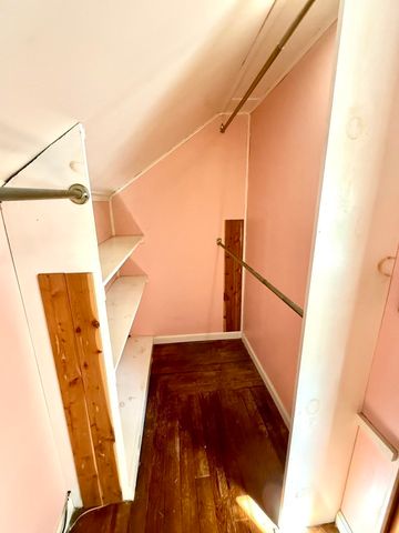 8 Union Rd, Wales, MA 01081