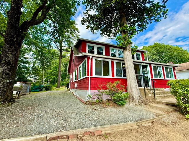 8 Union Rd, Wales, MA 01081