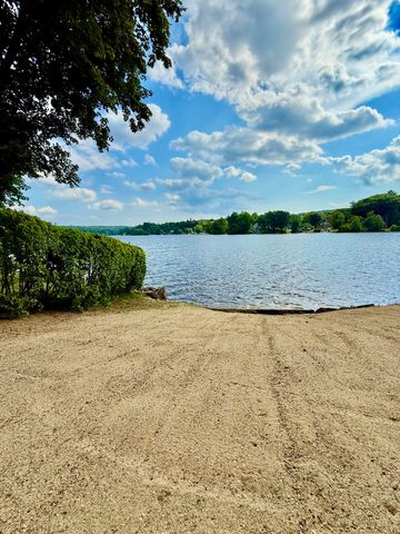 8 Union Rd, Wales, MA 01081