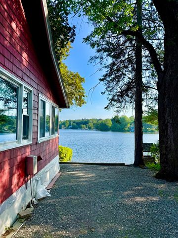 8 Union Rd, Wales, MA 01081