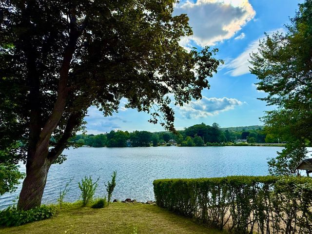 8 Union Rd, Wales, MA 01081