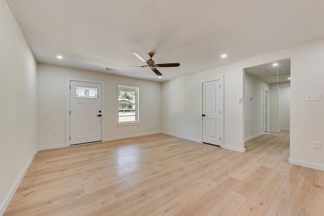 312 Calgary Road, Azle, TX 76020