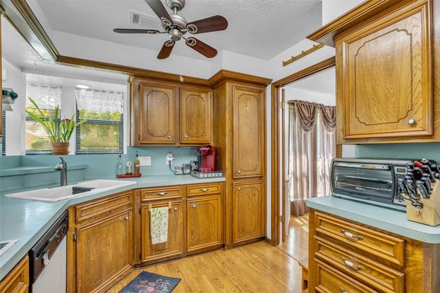 15178 Diana Lane, Houston, TX 77062