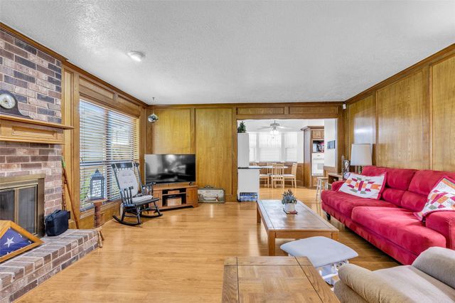 15178 Diana Lane, Houston, TX 77062
