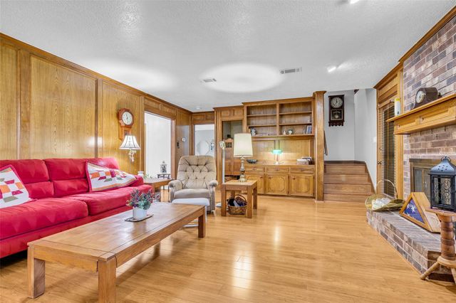 15178 Diana Lane, Houston, TX 77062