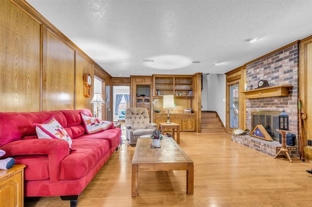 15178 Diana Lane, Houston, TX 77062