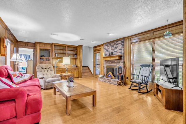 15178 Diana Lane, Houston, TX 77062