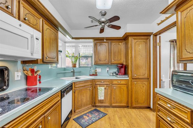 15178 Diana Lane, Houston, TX 77062