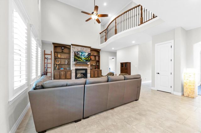 104 Clear Springs Drive, Conroe, TX 77356