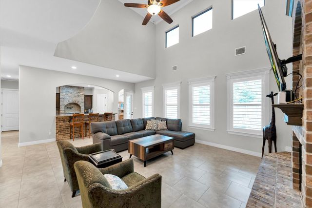 104 Clear Springs Drive, Conroe, TX 77356