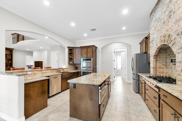 104 Clear Springs Drive, Conroe, TX 77356