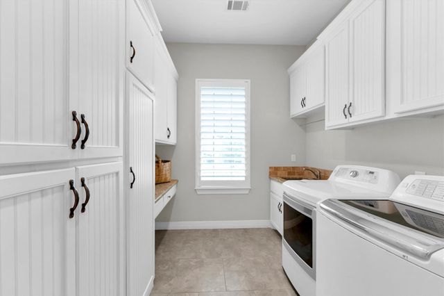 104 Clear Springs Drive, Conroe, TX 77356