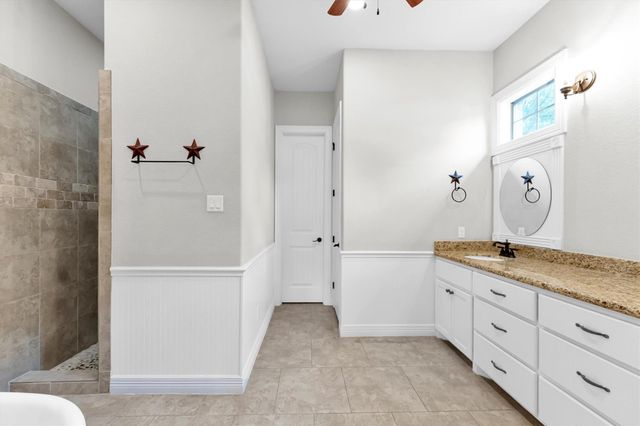 104 Clear Springs Drive, Conroe, TX 77356
