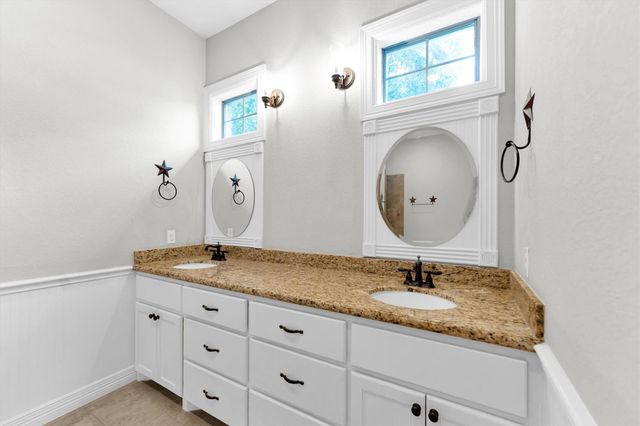 104 Clear Springs Drive, Conroe, TX 77356
