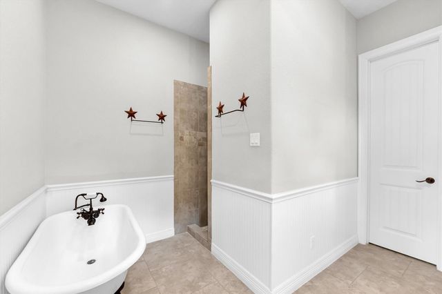 104 Clear Springs Drive, Conroe, TX 77356
