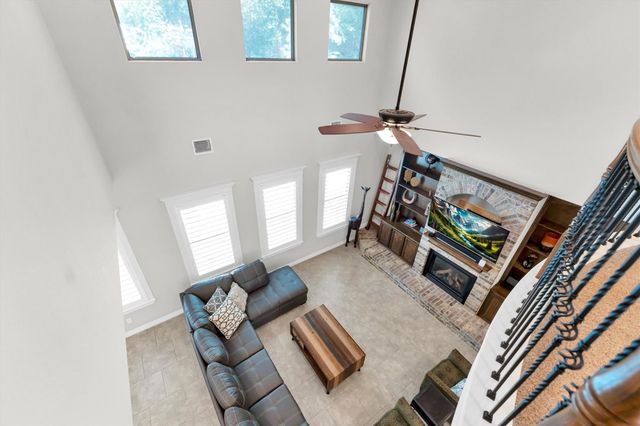 104 Clear Springs Drive, Conroe, TX 77356
