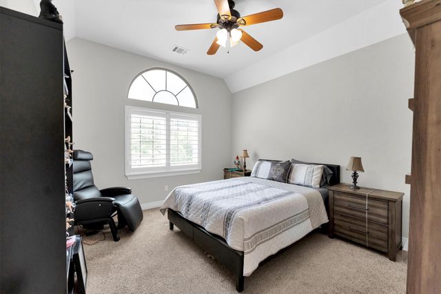 104 Clear Springs Drive, Conroe, TX 77356
