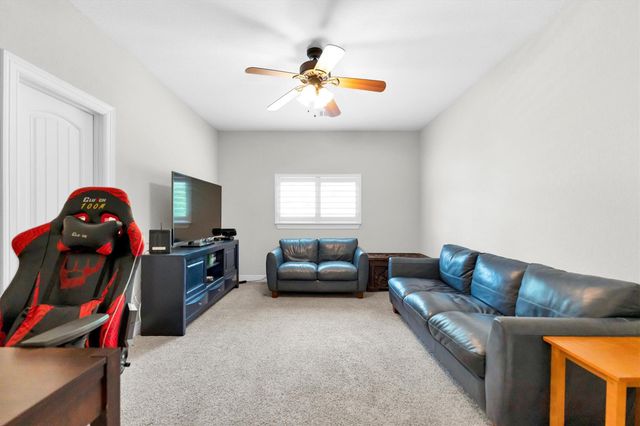 104 Clear Springs Drive, Conroe, TX 77356