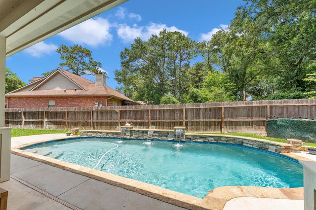 104 Clear Springs Drive, Conroe, TX 77356