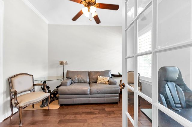 104 Clear Springs Drive, Conroe, TX 77356