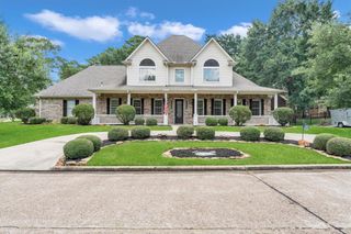 104 Clear Springs Drive, Conroe, TX 77356