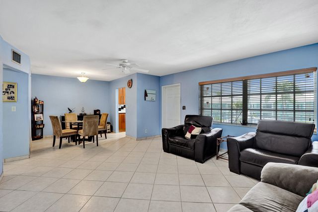 930 SE 9th Avenue 11, Pompano Beach, FL 33060