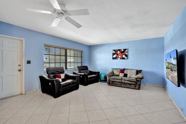 930 SE 9th Avenue 11, Pompano Beach, FL 33060