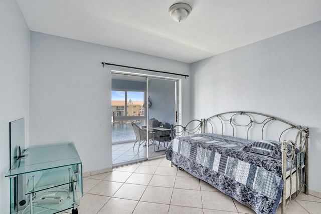 930 SE 9th Avenue 11, Pompano Beach, FL 33060