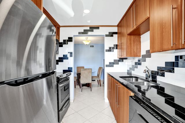 930 SE 9th Avenue 11, Pompano Beach, FL 33060