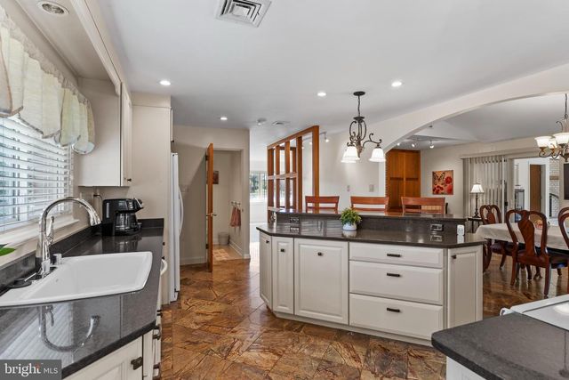 127 OAK PARK CIR, Harrisburg, PA 17109