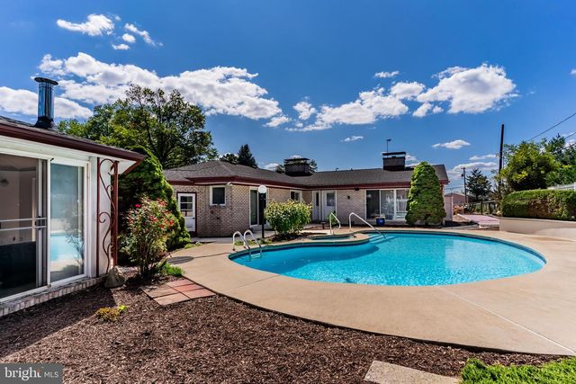 127 OAK PARK CIR, Harrisburg, PA 17109