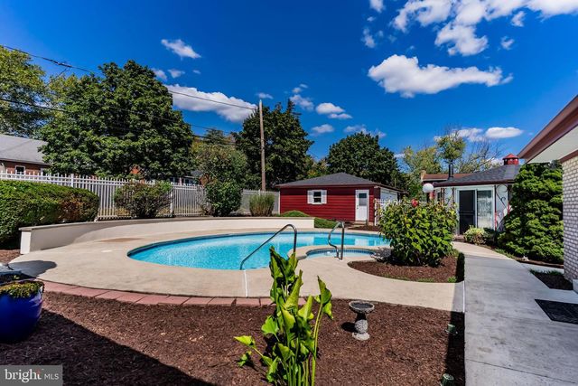 127 OAK PARK CIR, Harrisburg, PA 17109
