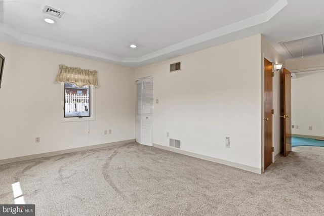 127 OAK PARK CIR, Harrisburg, PA 17109