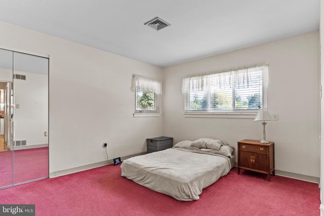 127 OAK PARK CIR, Harrisburg, PA 17109
