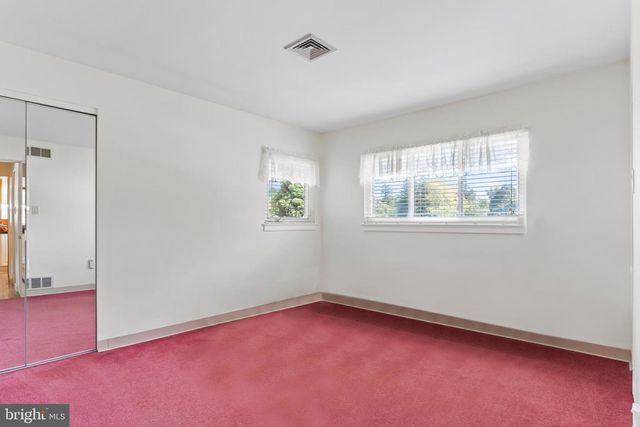 127 OAK PARK CIR, Harrisburg, PA 17109