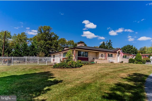 127 OAK PARK CIR, Harrisburg, PA 17109