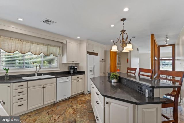 127 OAK PARK CIR, Harrisburg, PA 17109