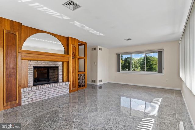 127 OAK PARK CIR, Harrisburg, PA 17109