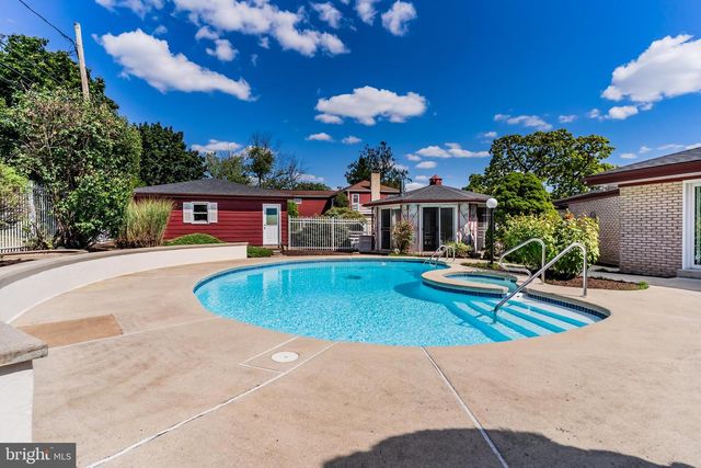 127 OAK PARK CIR, Harrisburg, PA 17109