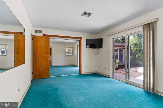 127 OAK PARK CIR, Harrisburg, PA 17109