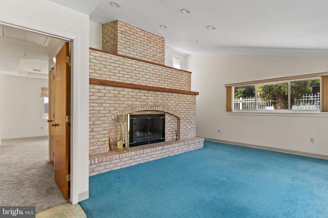 127 OAK PARK CIR, Harrisburg, PA 17109