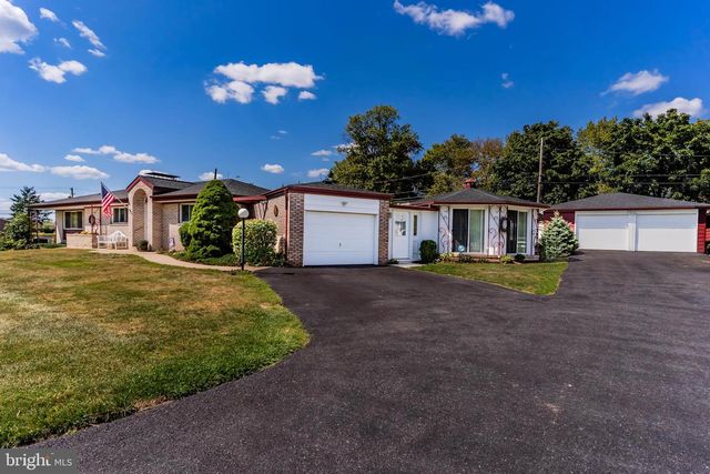 127 OAK PARK CIR, Harrisburg, PA 17109