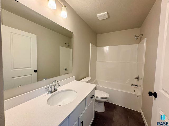 6205 W Valentine St Street, Sioux Falls, SD 57107